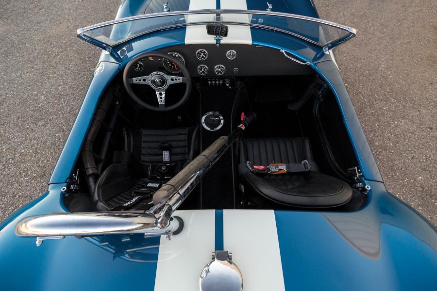 Интерьер Shelby Cobra 289 (CSX 2326) 1964 года  (фото 10 из 27)